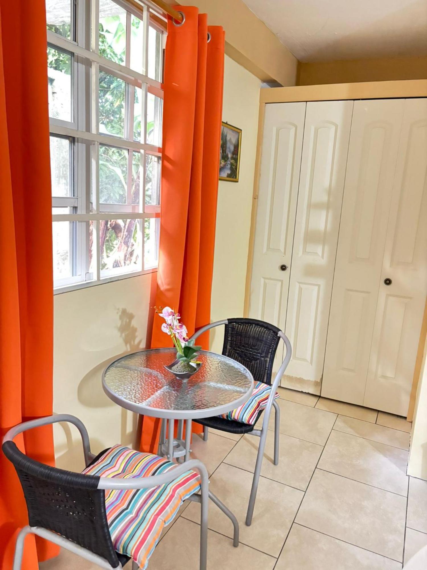 Matthew'S Miracle View Bed & Breakfast Розо Екстериор снимка