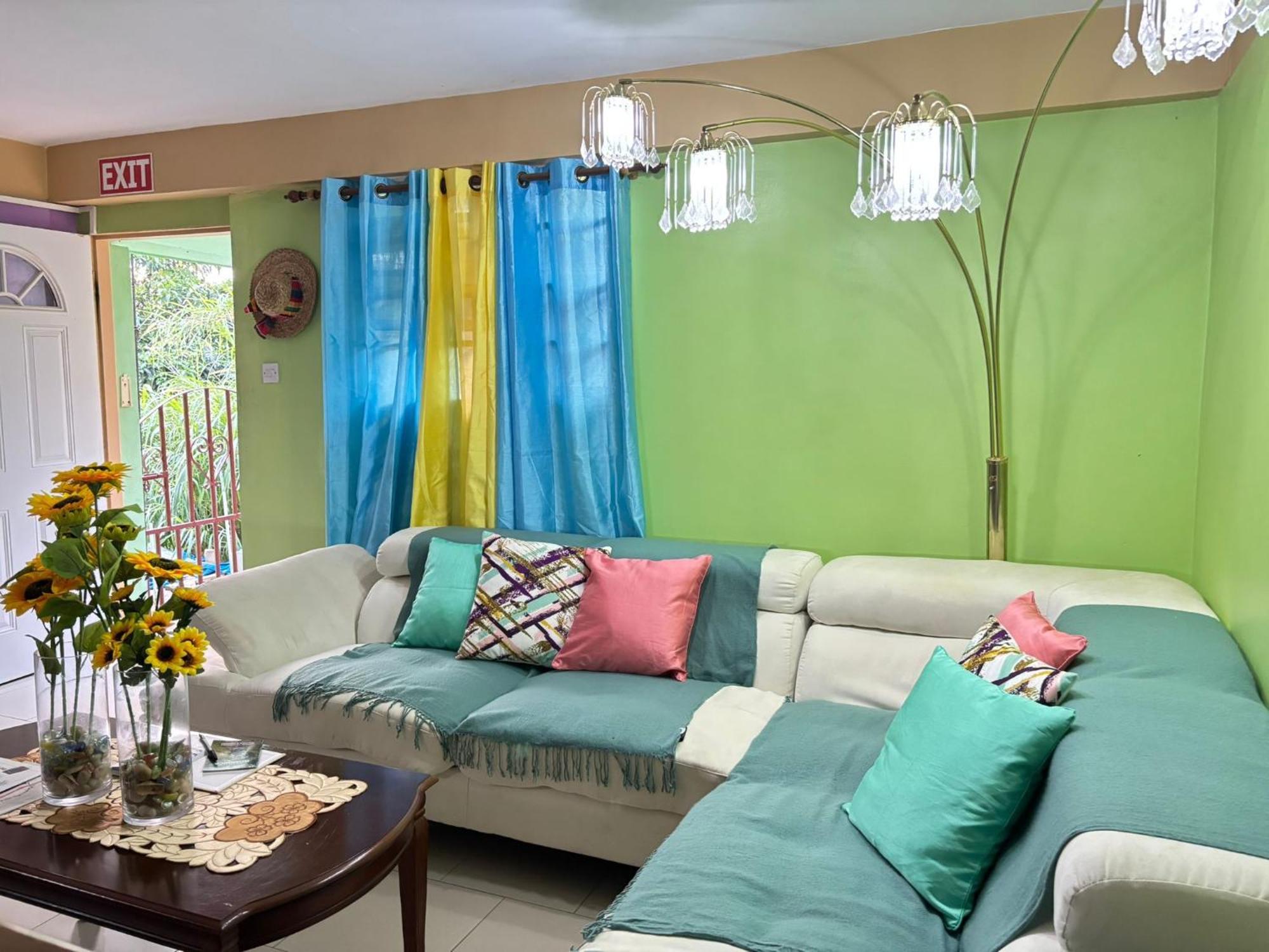 Matthew'S Miracle View Bed & Breakfast Розо Екстериор снимка